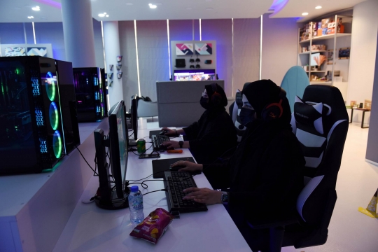 Melihat Para Gamer Wanita Arab Beraksi di Abu Dhabi