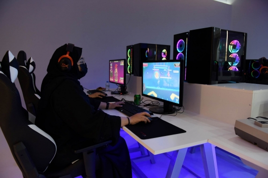 Melihat Para Gamer Wanita Arab Beraksi di Abu Dhabi