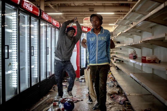 Situasi Mencekam Kerusuhan dan Penjarahan di Afrika Selatan
