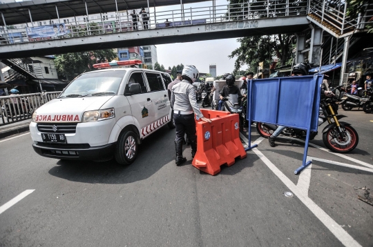 Kemacetan Panjang Imbas Penyekatan PPKM Darurat di Jalan Basuki Rahmat