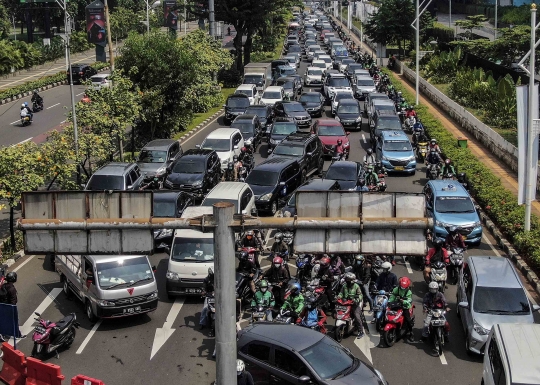 Imbas Penyekatan, Jalan Pemuda Macet Parah