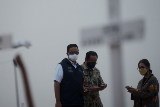 Anies Baswedan Tinjau Pemakaman Khusus Covid-19 di Rorotan