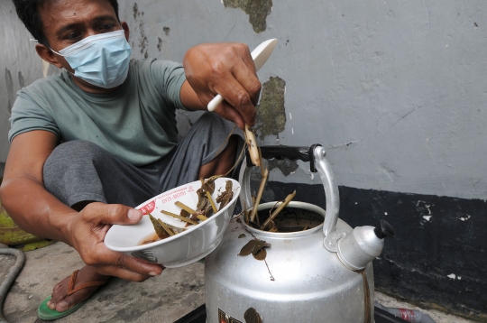 Kreativitas Warga Tingkatkan Imunitas dengan Mandi Uap di Sauna Keliling