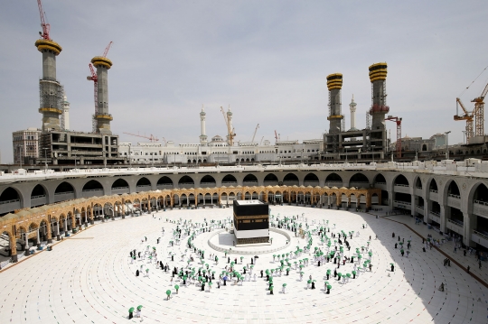 Melihat Jemaah Haji Laksanakan Tawaf Kala Pandemi