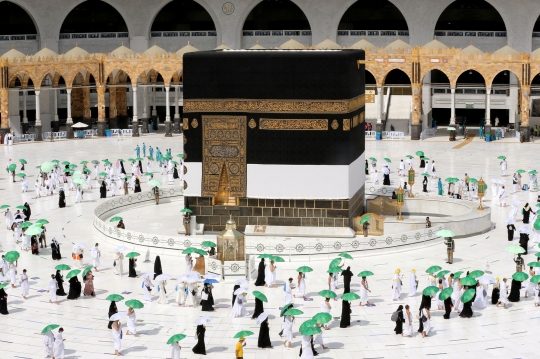 Melihat Jemaah Haji Laksanakan Tawaf Kala Pandemi