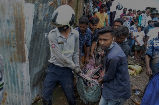 Belasan Tewas Akibat Tanah Longsor di Mumbai