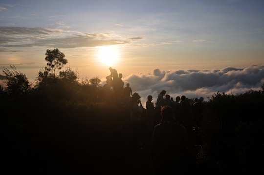 Keindahan Sunrise dari Bukit Sikunir