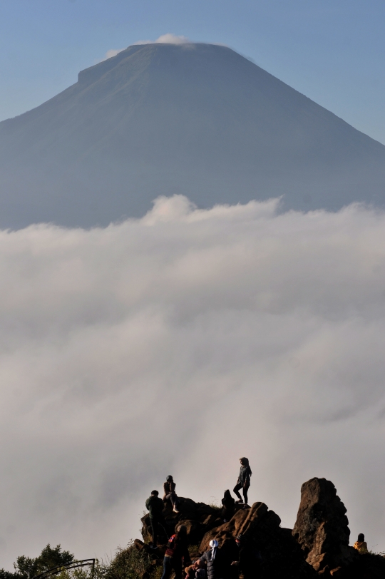 Keindahan Sunrise dari Bukit Sikunir