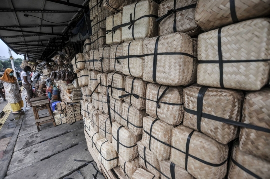 Penjualan Besek Bambu untuk Daging Kurban Menurun