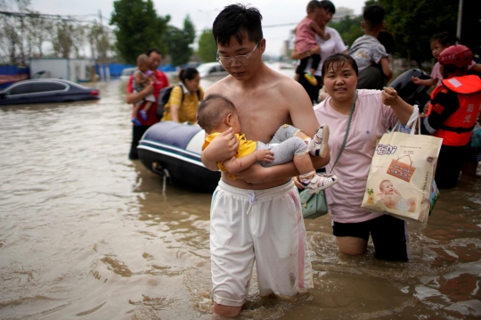 Evakuasi Warga China yang Terdampak Banjir di Henan