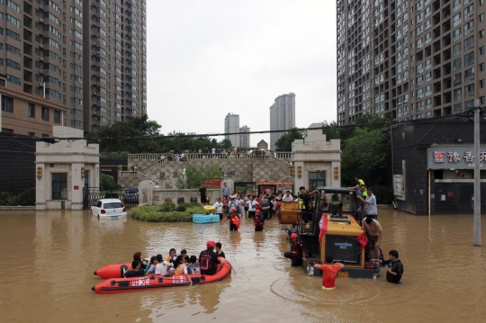 Evakuasi Warga China yang Terdampak Banjir di Henan