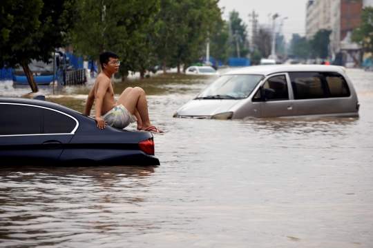 Evakuasi Warga China yang Terdampak Banjir di Henan