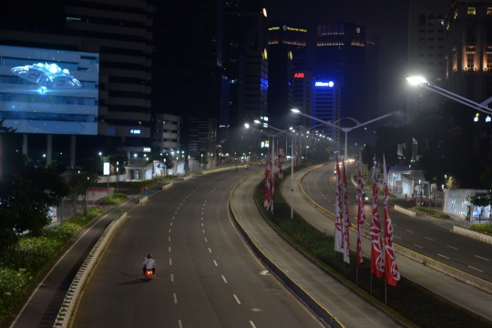 Suasana Malam Hari di Jakarta Saat Perpanjangan PPKM Darurat