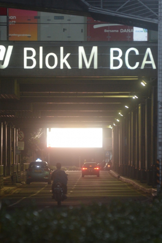 Suasana Malam Hari di Jakarta Saat Perpanjangan PPKM Darurat