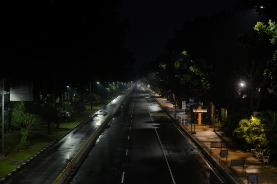 Suasana Malam Hari di Jakarta Saat Perpanjangan PPKM Darurat