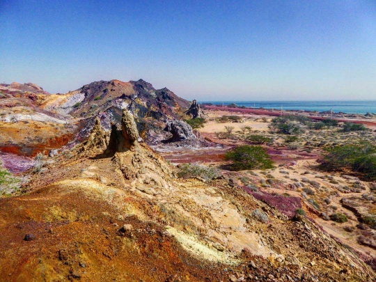 Keindahan Rainbow Valley di Pulau Hormuz, Iran yang Penuh Warna