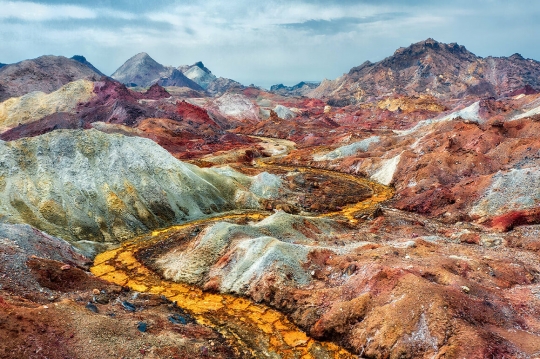 Keindahan Rainbow Valley di Pulau Hormuz, Iran yang Penuh Warna