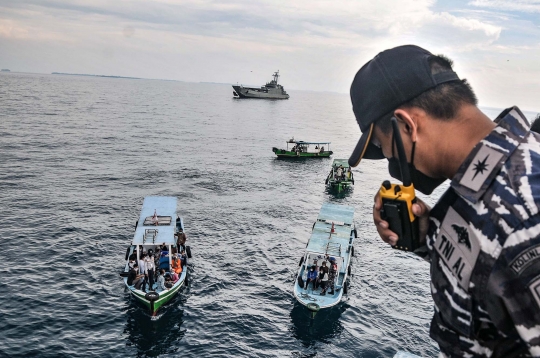 Serbuan Vaksinasi TNI AL di Kepulauan Seribu