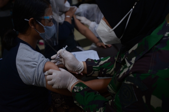 5.000 Warga Menyerbu Vaksin TNI AU