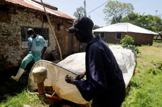 Pengusaha Kenya Sulap Eceng Gondok Jadi Biogas