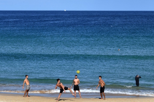 Warga Sydney Padati Pantai di Tengah Lonjakan Kasus Covid-19