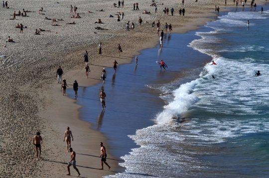 Warga Sydney Padati Pantai di Tengah Lonjakan Kasus Covid-19