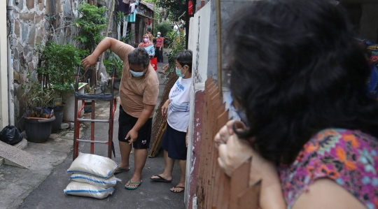 Bansos Beras untuk Sejuta Keluarga di Jakarta Mulai Disalurkan