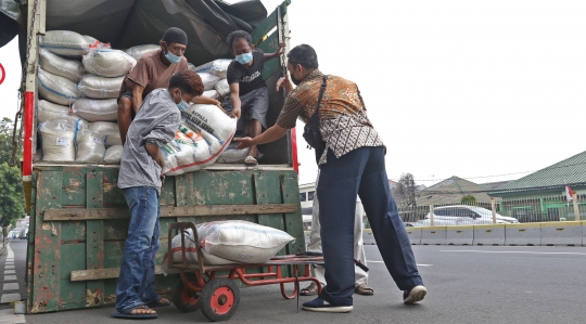 Bansos Beras untuk Sejuta Keluarga di Jakarta Mulai Disalurkan