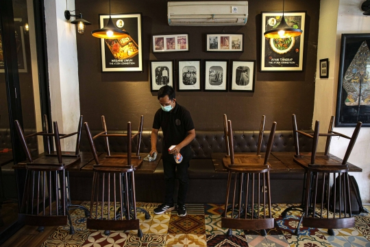 Pengunjung Salon dan Restoran Diwajibkan Sudah Divaksin