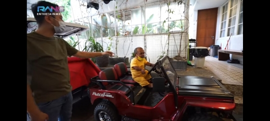 5 Potret Pertemuan Ucok Baba dan Raffi Ahmad, Bayar Sekotak Durian dengan Mobil Baru