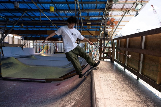 Aksi Skateboarder Tunanetra dari Jepang