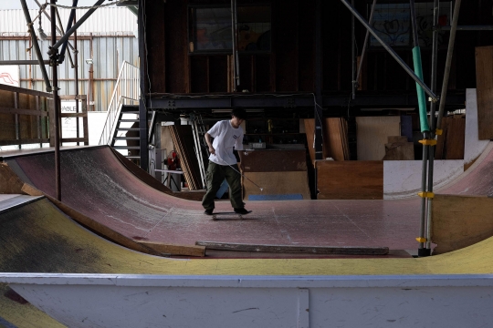 Aksi Skateboarder Tunanetra dari Jepang