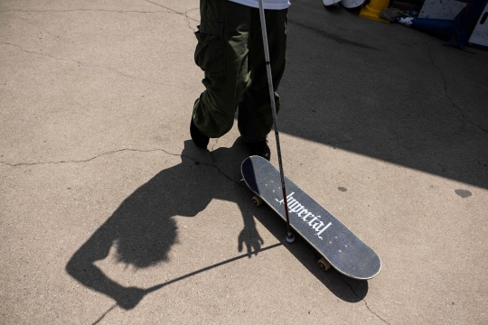 Aksi Skateboarder Tunanetra dari Jepang