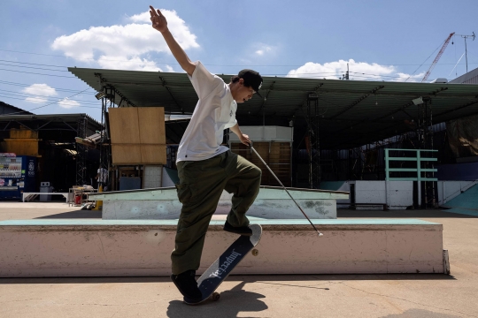 Aksi Skateboarder Tunanetra dari Jepang