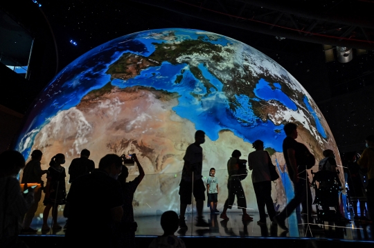 Mengunjungi Planetarium Terbesar Dunia di China