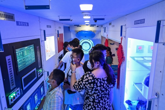 Mengunjungi Planetarium Terbesar Dunia di China