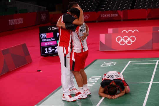 Tangis Haru Srikandi Badminton Indonesia Raih Emas Olimpiade