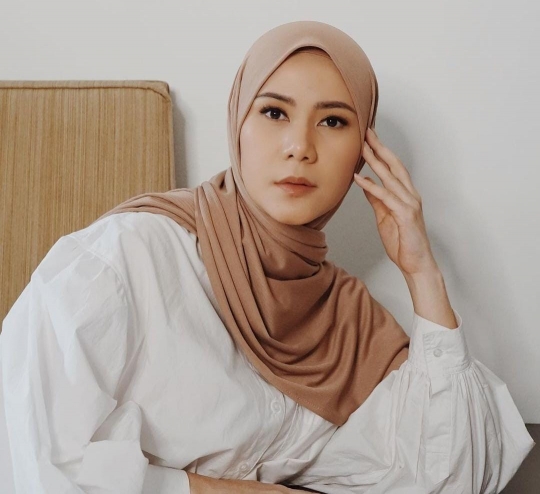 5 Potret Kece Cynthia Adik Olla Ramlan, Tak Kalah Fashionable dari Sang Kakak