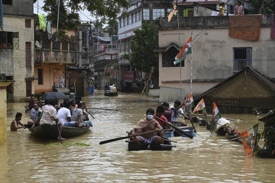 Penampakan Banjir di India Sulap Jalanan Jadi Sungai