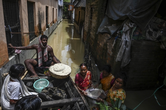 Penampakan Banjir di India Sulap Jalanan Jadi Sungai