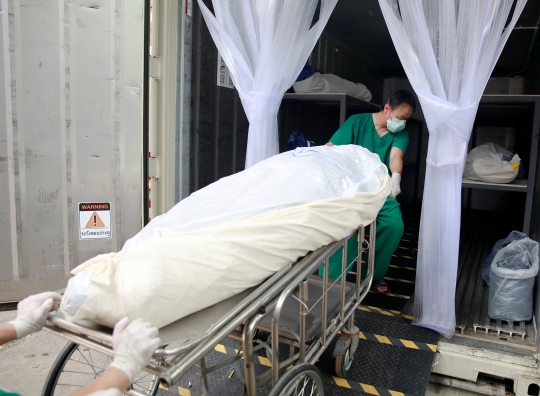 Kewalahan, RS Thailand Simpan Jenazah Pasien Covid-19 di Kontainer