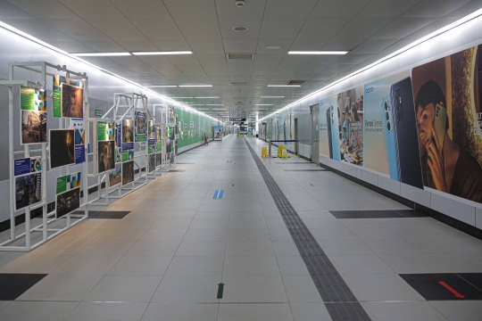 Suasana Stasiun MRT Bundaran HI yang Sepi Akibat PPKM