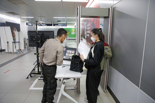 Suasana Stasiun MRT Bundaran HI yang Sepi Akibat PPKM