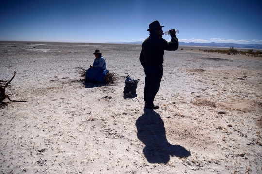 Mengering, Danau Terbesar Kedua di Bolivia Berubah Jadi Gurun