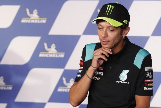 Ekspresi Valentino Rossi Umumkan Pensiun dari MotoGP