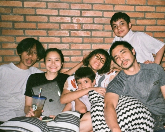 9 Pasangan Selebriti Indonesia yang Pilih Punya Banyak Anak