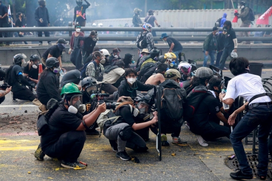 Demonstran Thailand Gunakan Ketapel Saat Bentrok dengan Polisi