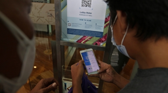Scan Barcode Diwajibkan Pengunjung Saat Masuk ke Mal