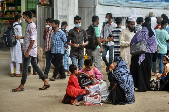Hiruk Pikuk Aktivitas Warga Bangladesh Saat Lockdown Dicabut