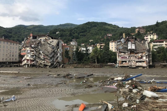 Terjangan Banjir Bandang Tewaskan 27 Orang di Turki